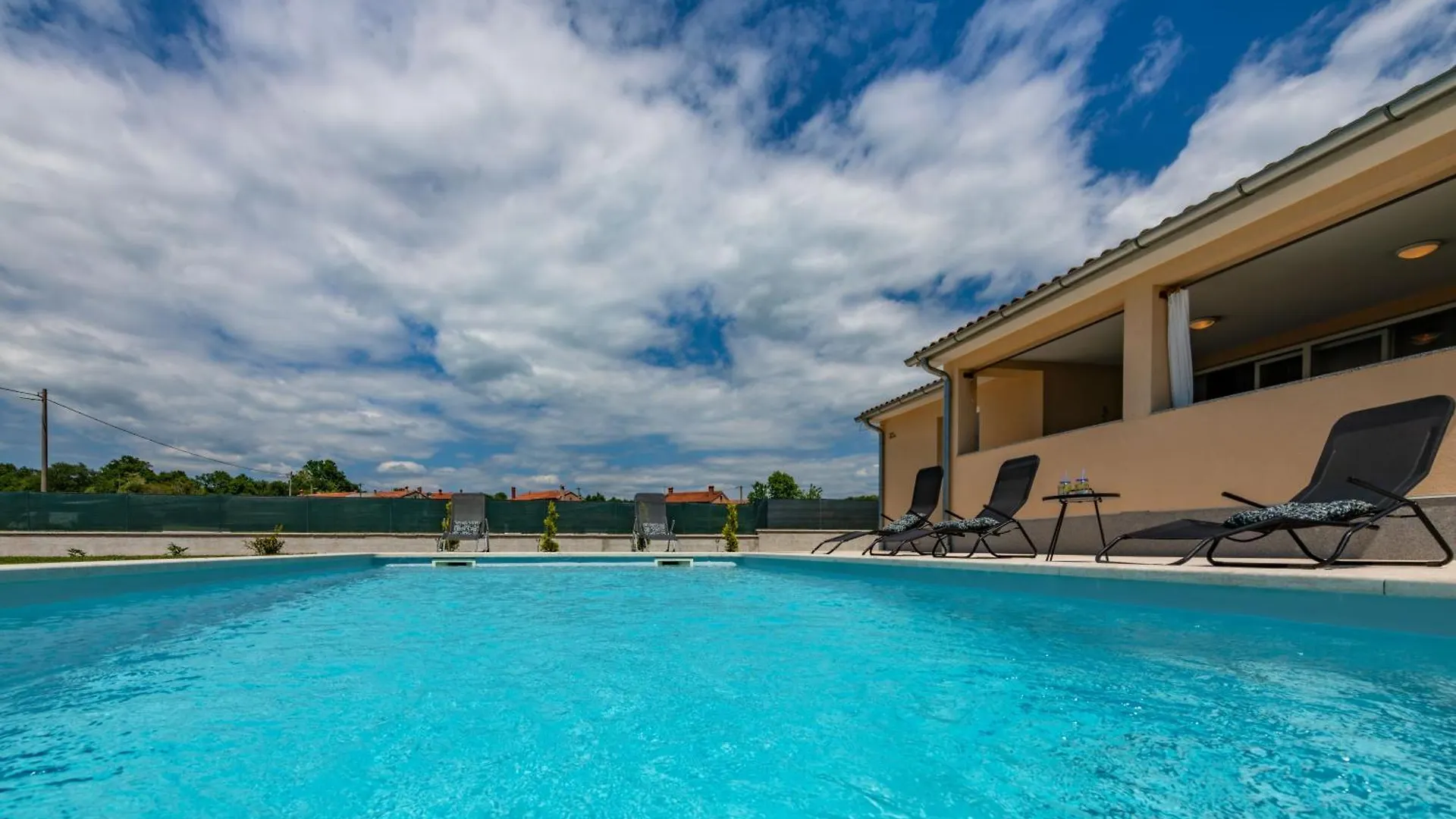 Villa Mia, Your Warm And Sunny Family Getaway Cere 克罗地亚